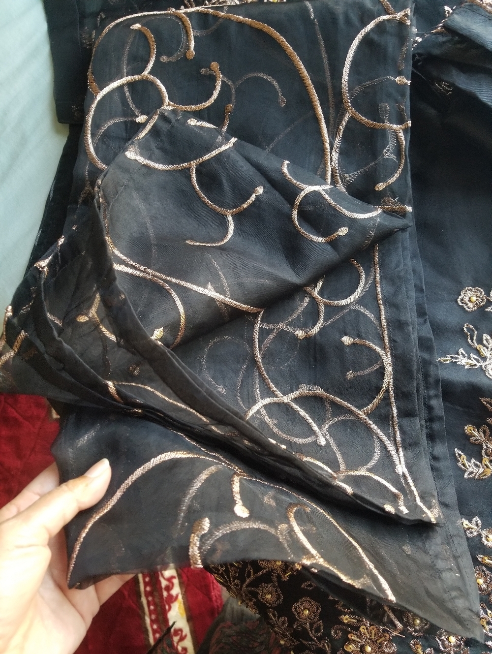 Black Embroidered Salwar Kameez Set with Rose Gold Threadwork NEW - Picture 3 of 5